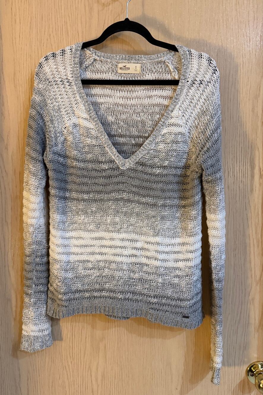 Hollister Gray Metallic Open Knit V-Neck Sweater Women’s